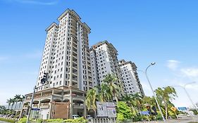 1 Bedroom Homestay Apartment At Melaka Cbd Town Center, Balcony With City Skyline View Or Seaview, Opposite Malls, Tv Box, 5 Minutes To Jonker Street,