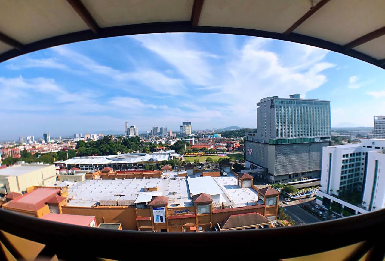 Melaka City View Homestay: Balcony Apartment near Jonker Street Malacca Exterior photo