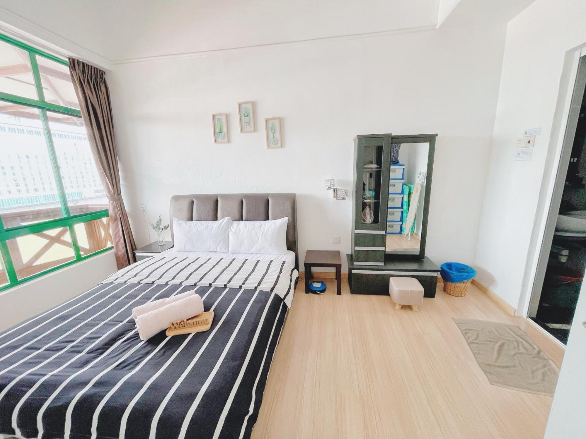 Melaka City View Homestay: Balcony Apartment near Jonker Street Malacca Exterior photo
